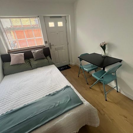 Teddington Little Gem Apartment London Ngoại thất bức ảnh