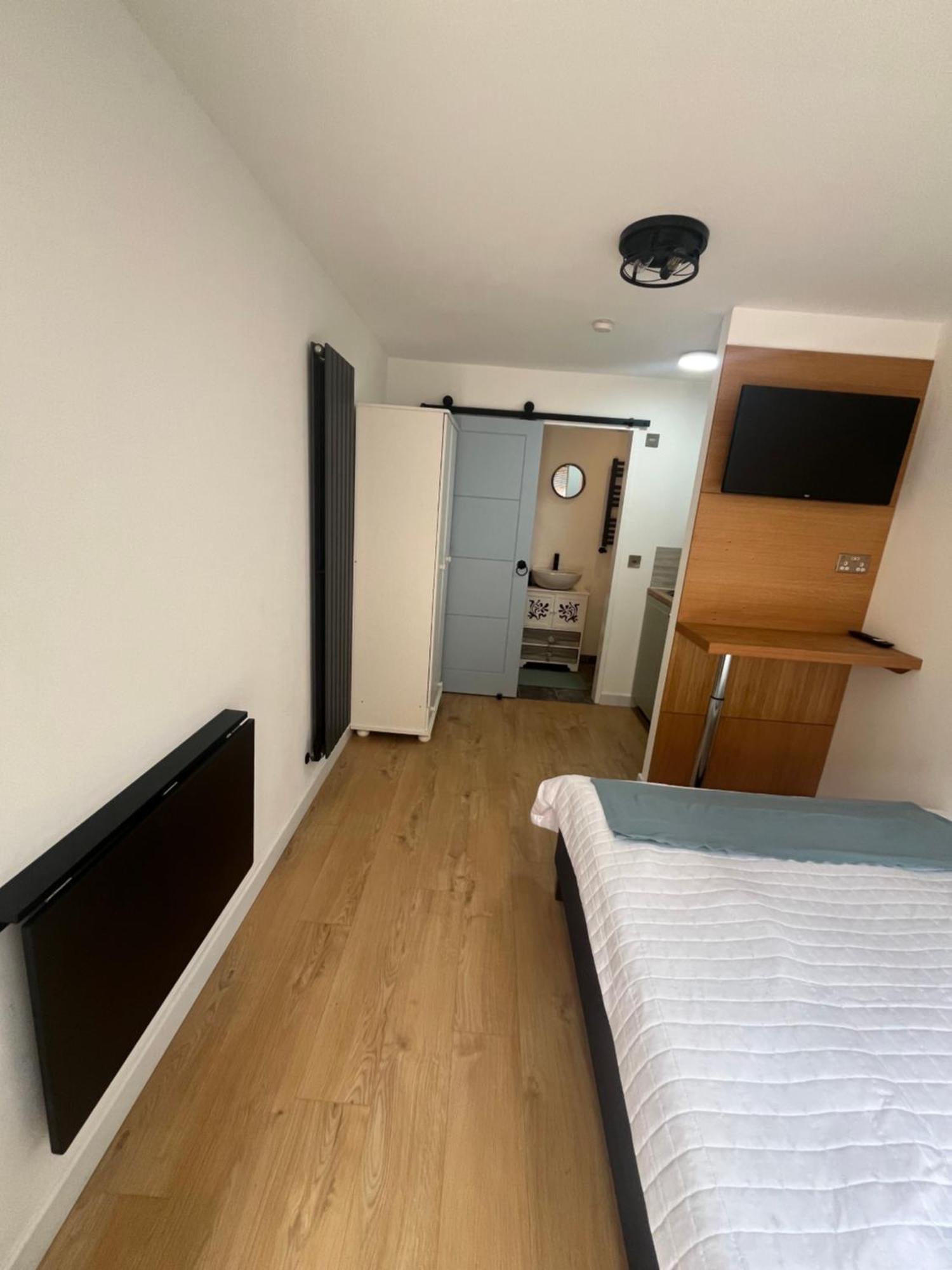 Teddington Little Gem Apartment London Ngoại thất bức ảnh