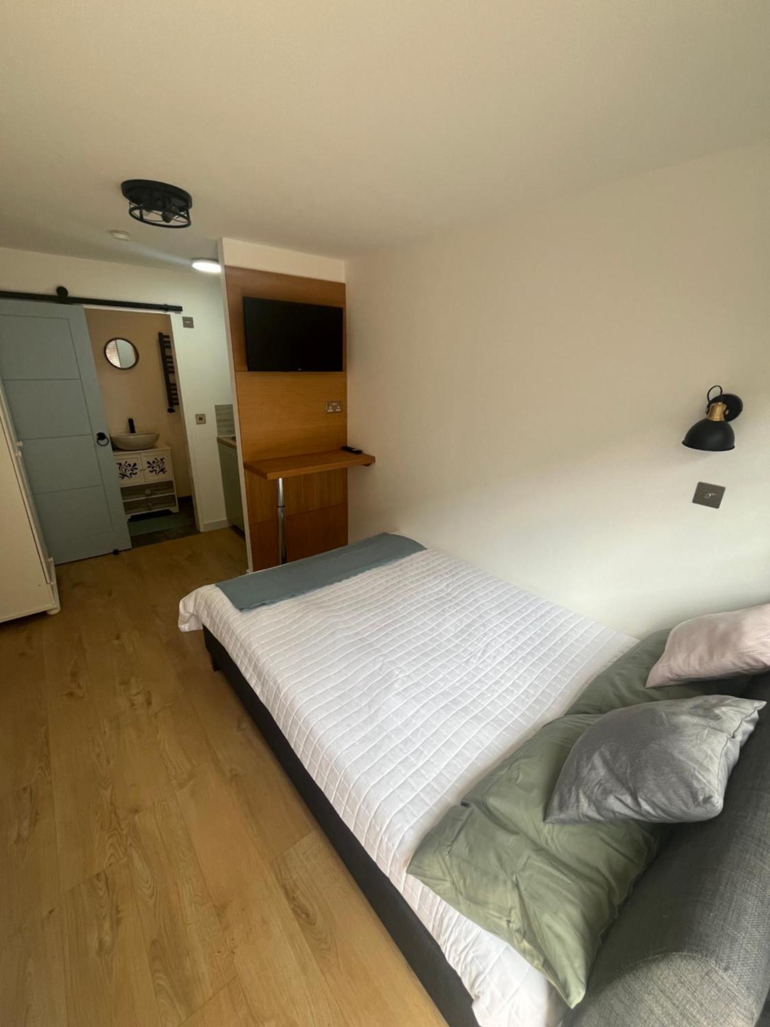 Teddington Little Gem Apartment London Ngoại thất bức ảnh
