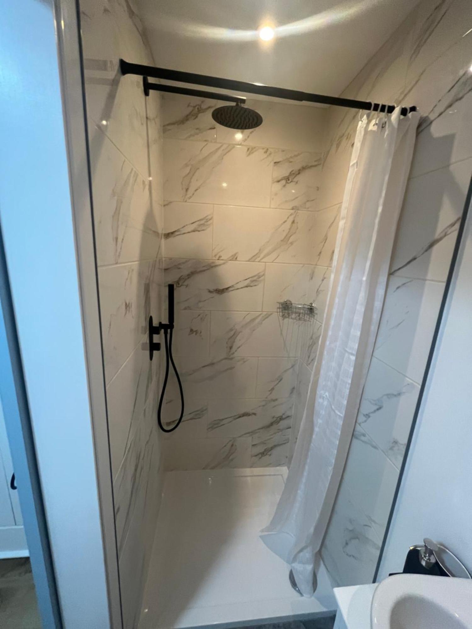 Teddington Little Gem Apartment London Ngoại thất bức ảnh