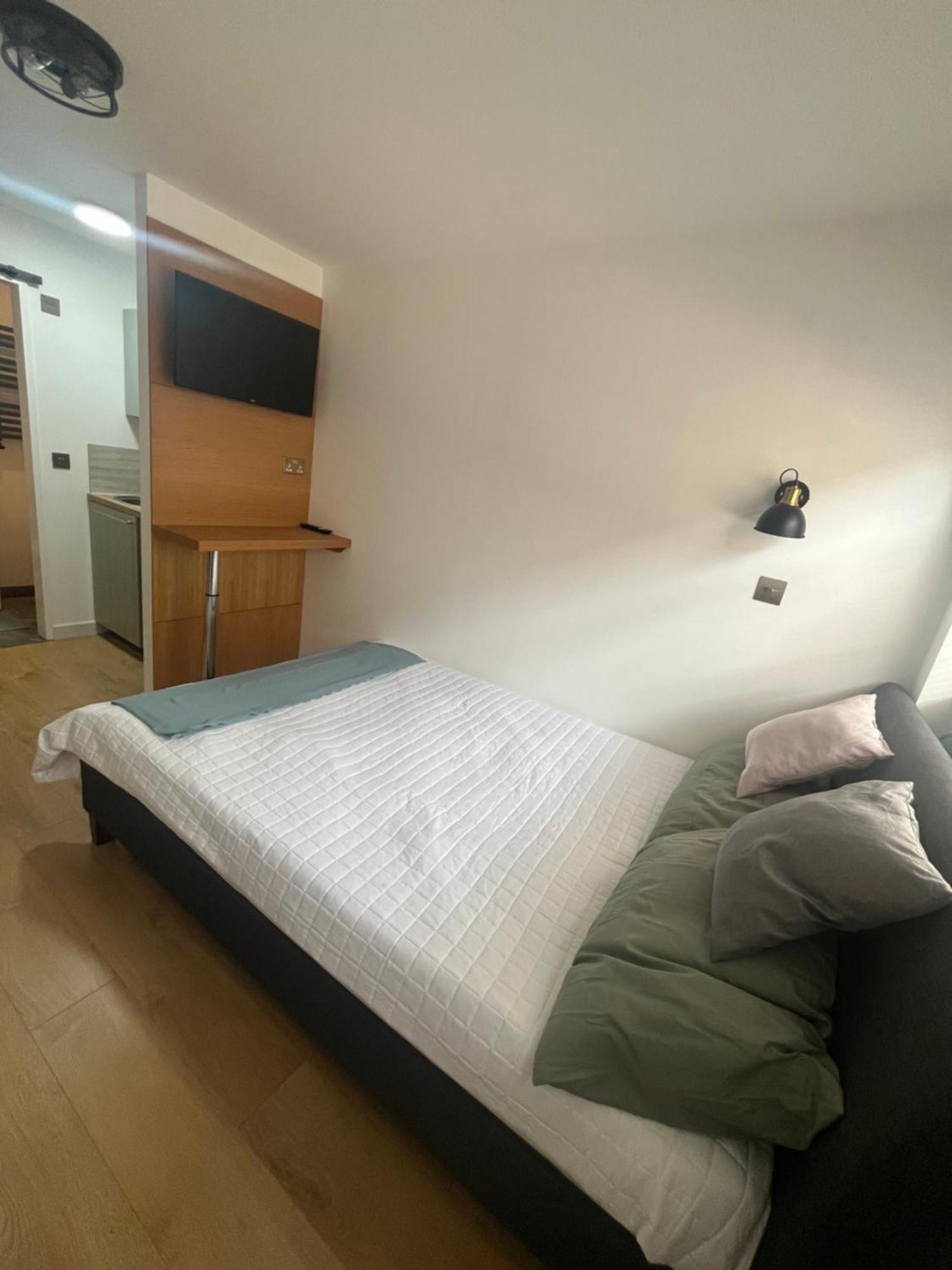 Teddington Little Gem Apartment London Ngoại thất bức ảnh